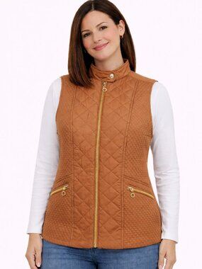 NWT - Size Petite Medium vest. Zipper pockets & closure. Casual. Everyday. Basic